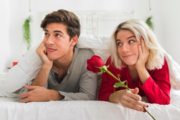 Pareja en la mañana del día de San Valentín