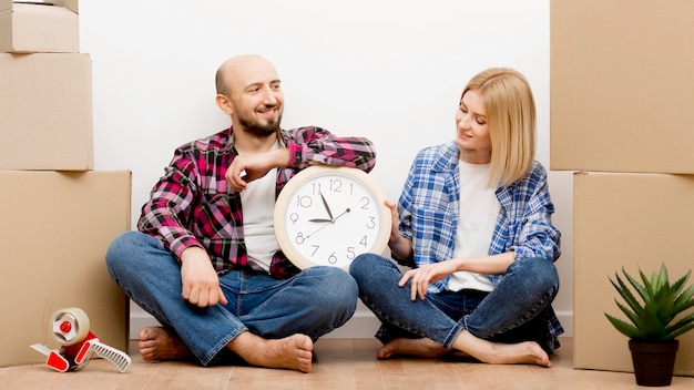 Pareja mudarse a una casa nueva