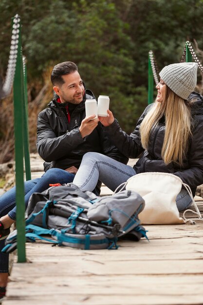 Pareja, en, naturaleza, agua potable