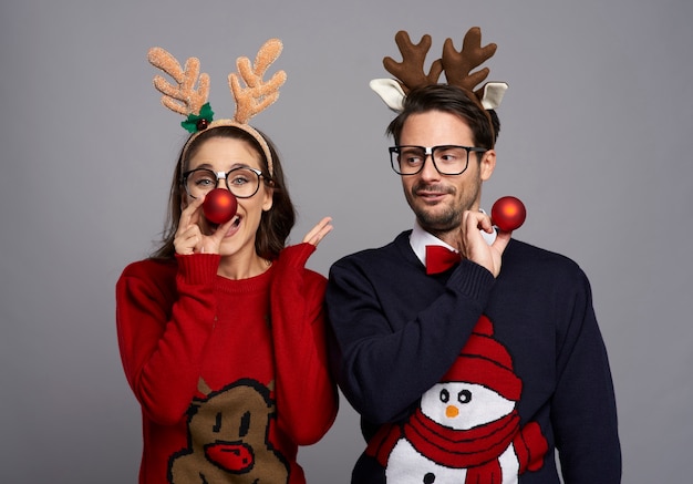 Pareja nerd en Navidad