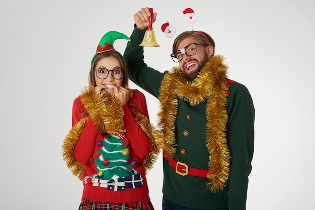 Pareja de nerds anuncia la Navidad