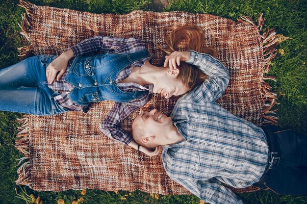 pareja en un parque