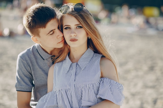 pareja en una playa