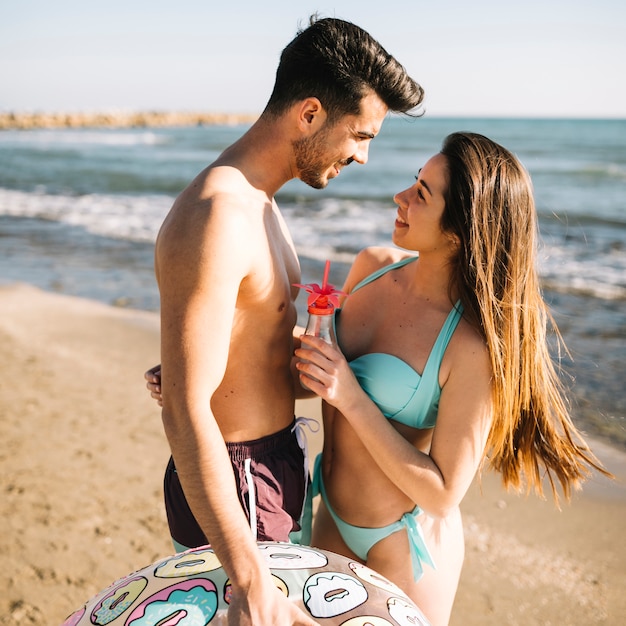 Pareja en la playa