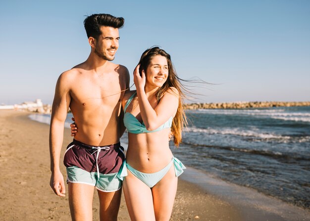 Pareja en la playa