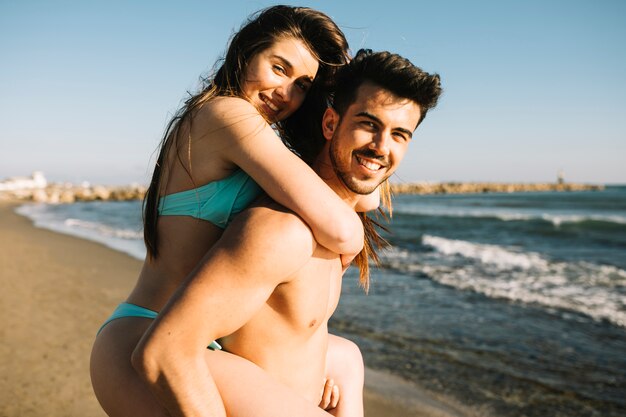 Pareja en la playa