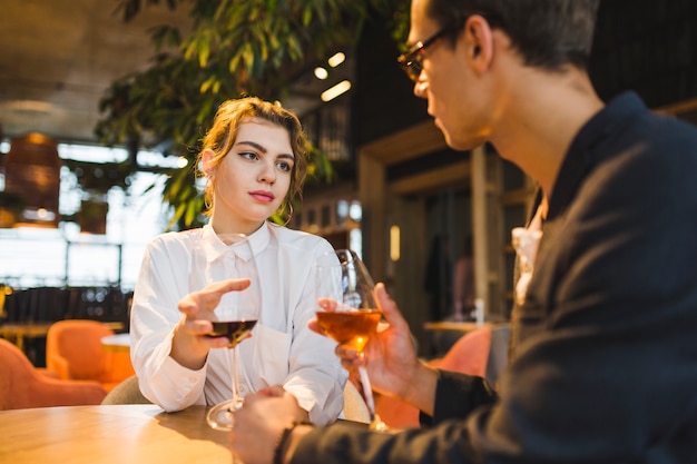 Pareja en restaurante