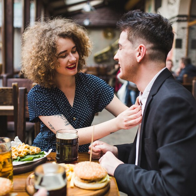 Pareja en restaurante