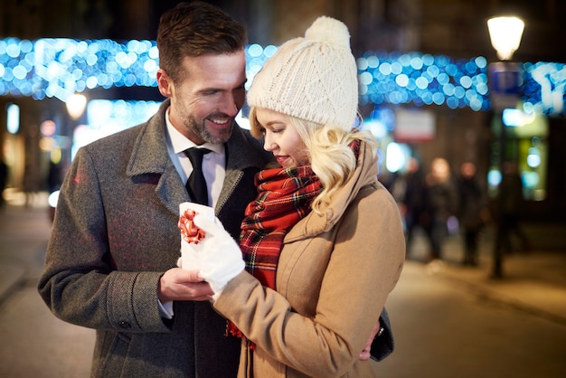 La pareja siempre puede sorprender a su mujer