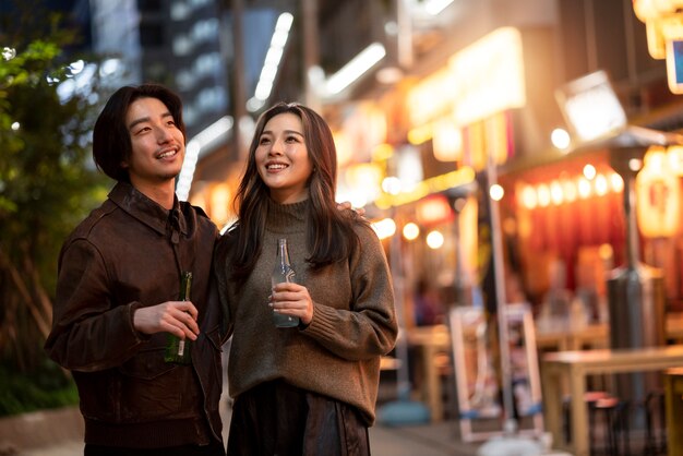 Pareja, tener una cita, por la noche