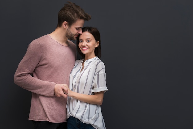 Pareja teniendo un momento de ternura