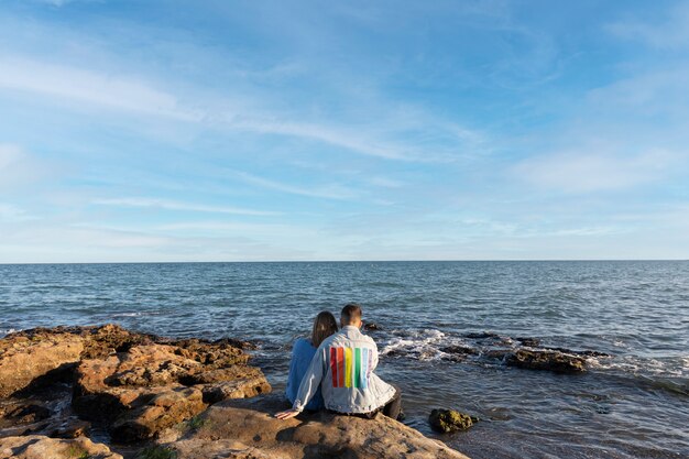 Pareja trans pasando tiempo de calidad juntos