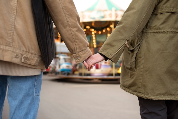 Foto gratuita pareja trans pasando tiempo juntos