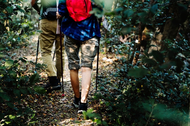 Pareja trekking juntos