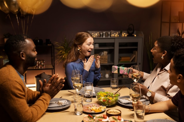 Parejas celebrando cumpleaños