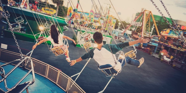 Parque de atracciones, parque de atracciones, festivo, juguetón, felicidad, concepto