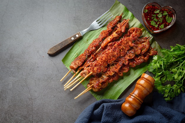 Parrillada mixta con mala sazonada, pimienta de Sichuan, especias chinas.