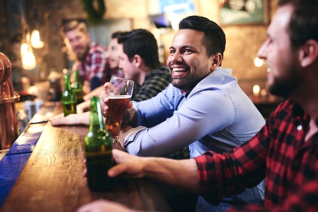 Foto gratuita pasar el tiempo libre en el pub