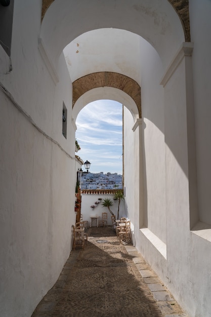 Pasillo durante el día en Vejer de la frontera, España