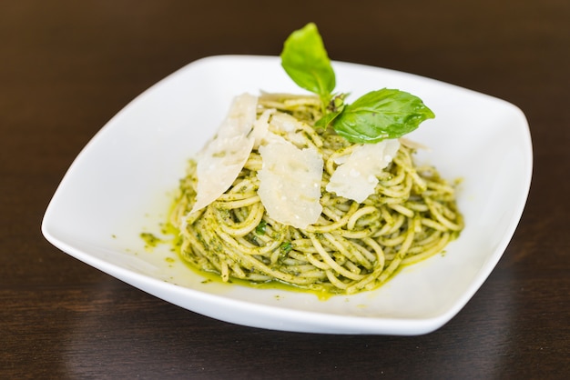 Foto gratuita pasta al pesto