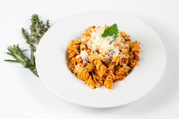 Pasta boloñesa con parmesano