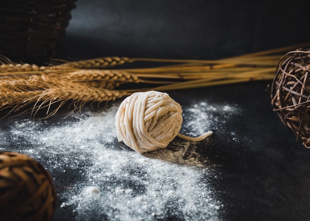 Pasta de fideos con harina