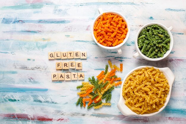 Pasta fusilli vegetal sin gluten multicolor.