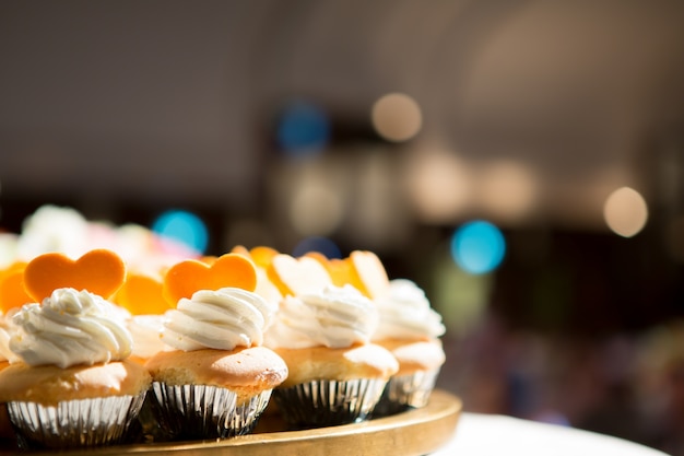 Foto gratuita pastel de bodas de magdalenas