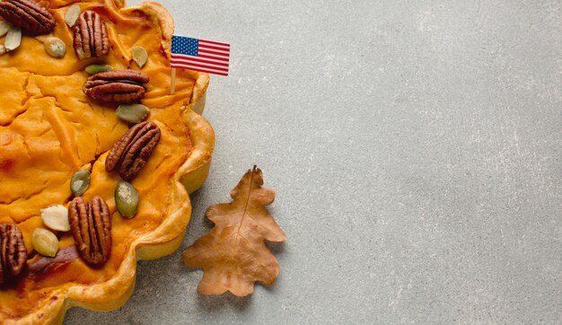 Pastel de calabaza de acción de gracias con espacio de copia