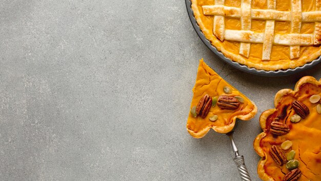 Pastel de calabaza de acción de gracias con espacio de copia