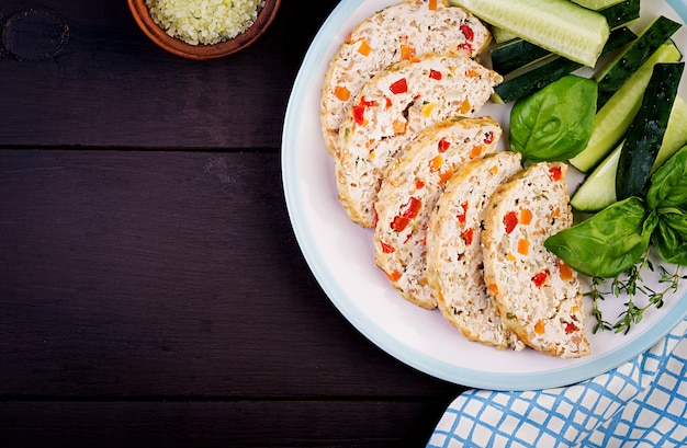 Pastel de carne de pollo con verduras