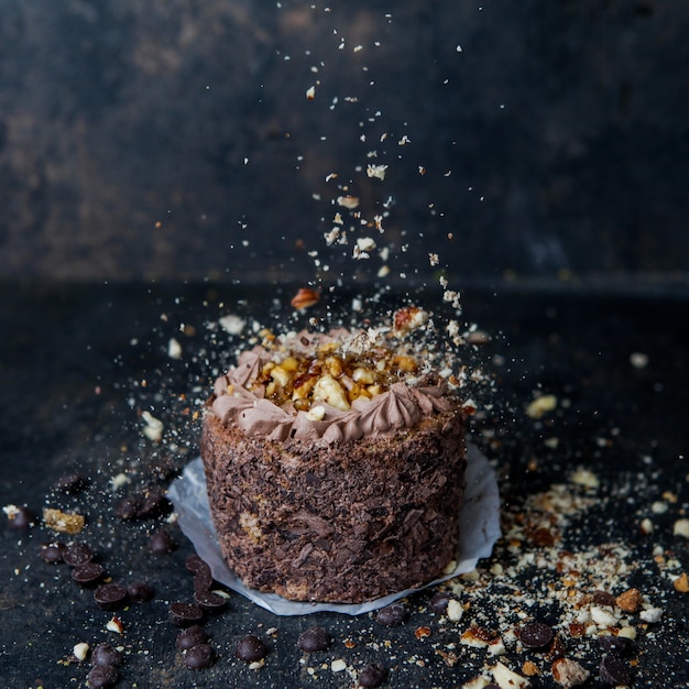 pastel de chocolate con migas de nuez