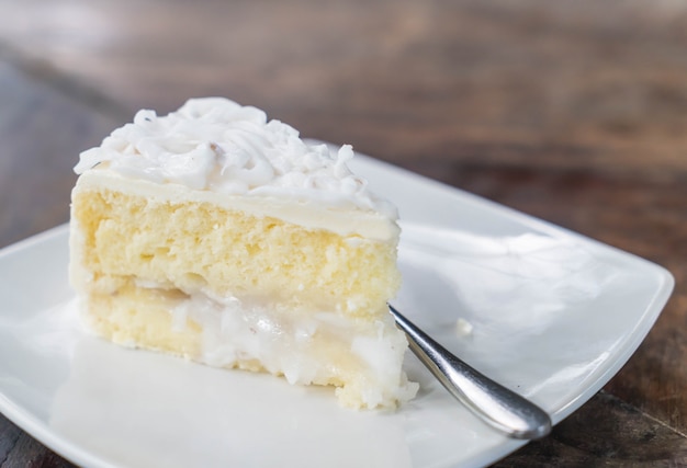 pastel de coco en la placa