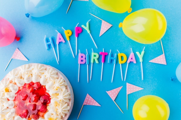 Pastel y decoraciones de cumpleaños
