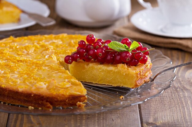 Pastel de harina de maíz con bayas