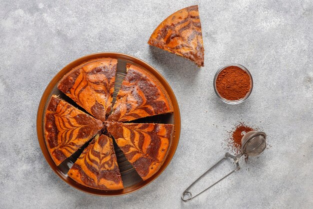 Pastel de mármol de cebra delicioso casero.