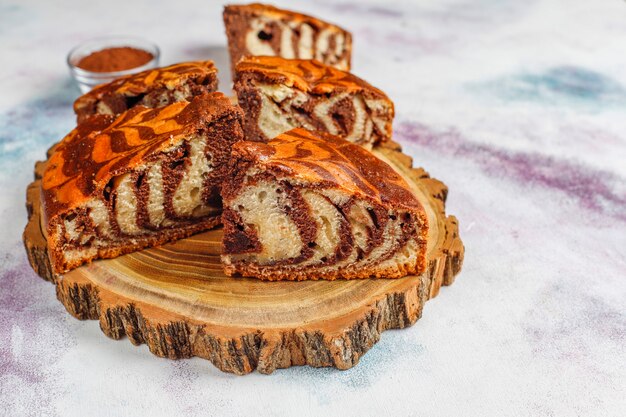 Pastel de mármol de cebra delicioso casero.