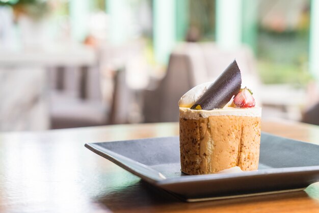 Pastel de mousse de frutas de mango y pasion