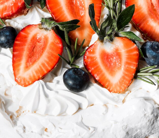 Pastel de primer plano con fresas