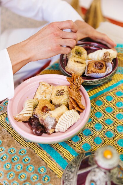 Foto gratuita pasteles arabes de cerca