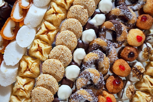 pasteles de fantasía en la mesa de banquete