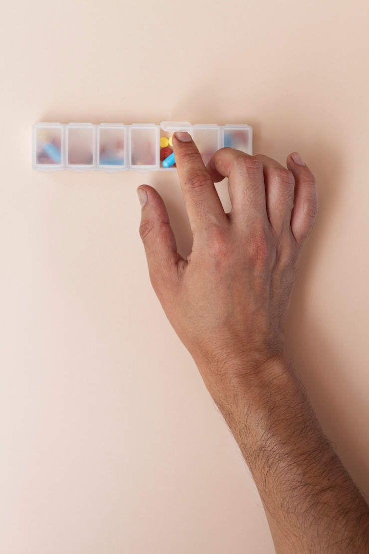 Foto gratuito pastillero arreglo naturaleza muerta