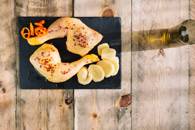 Patas de pollo con pimienta y patata