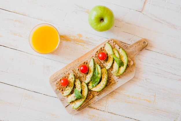 Patatas fritas saludables con aguacate