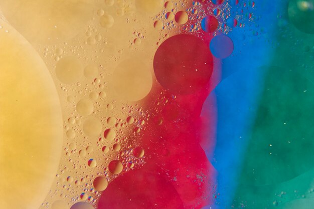 Patrón de burbujas de colores sobre el fondo con textura