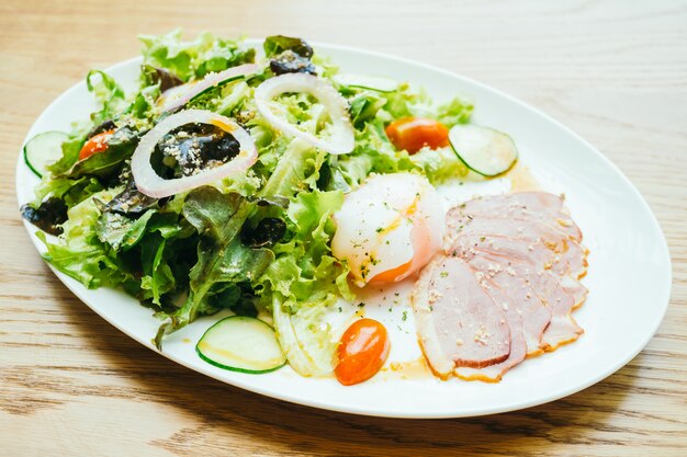 Pechuga De Pato Con Ensalada De Verduras