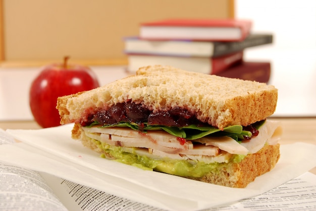 Pechuga de pavo y arándano sándwich de mermelada para el almuerzo