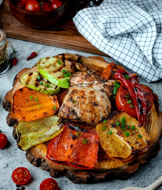 Pechuga de pollo frita con verduras