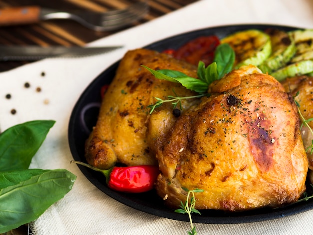 Pechuga de pollo a la parrilla con verduras