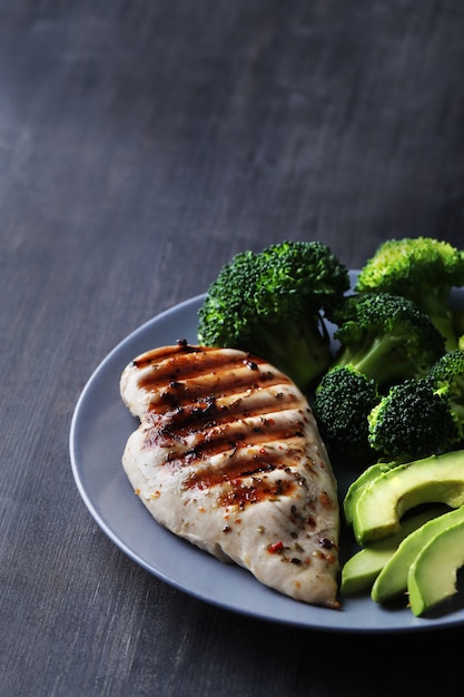 Pechuga de pollo a la plancha con brócoli